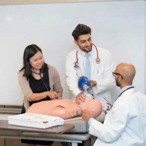 SMU medical faculty teach student how to incubate