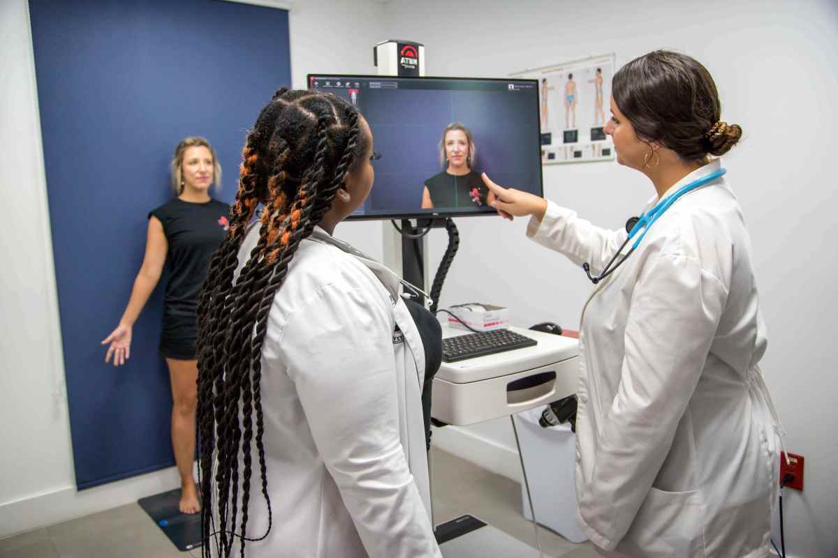 SMU Medical Student practice on new body screening technology