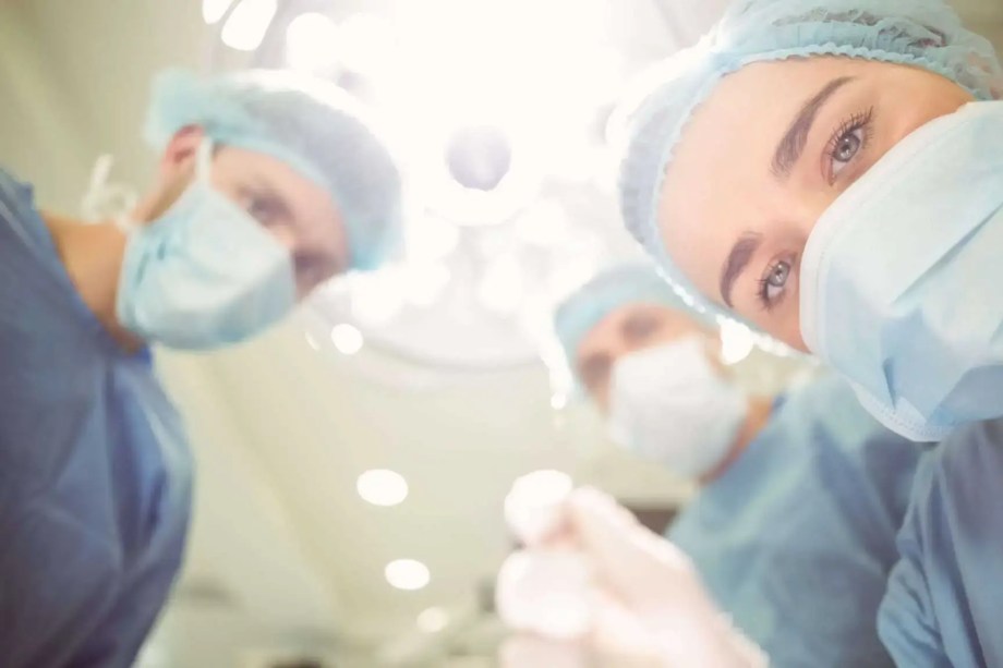 medical students in an operating room environment