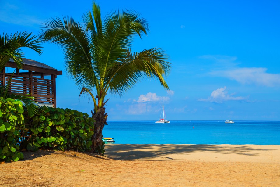 Beautiful 7 mile beach on the island of Grand Cayman